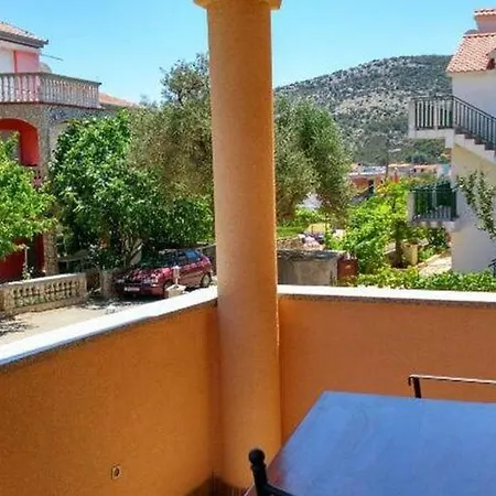 Vala - With Sea View A5 * Vinišće